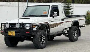 Toyota Land Cruiser 2012 White