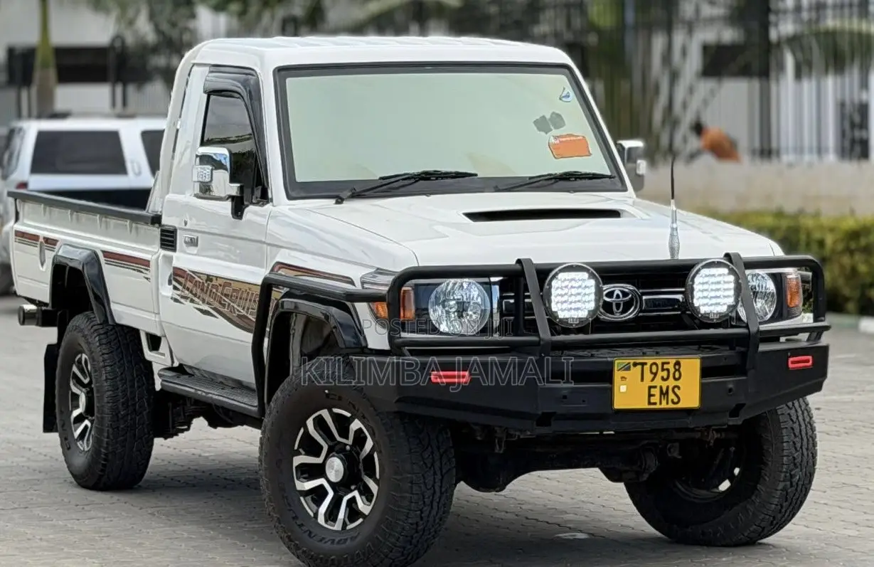 Toyota Land Cruiser 2012 White