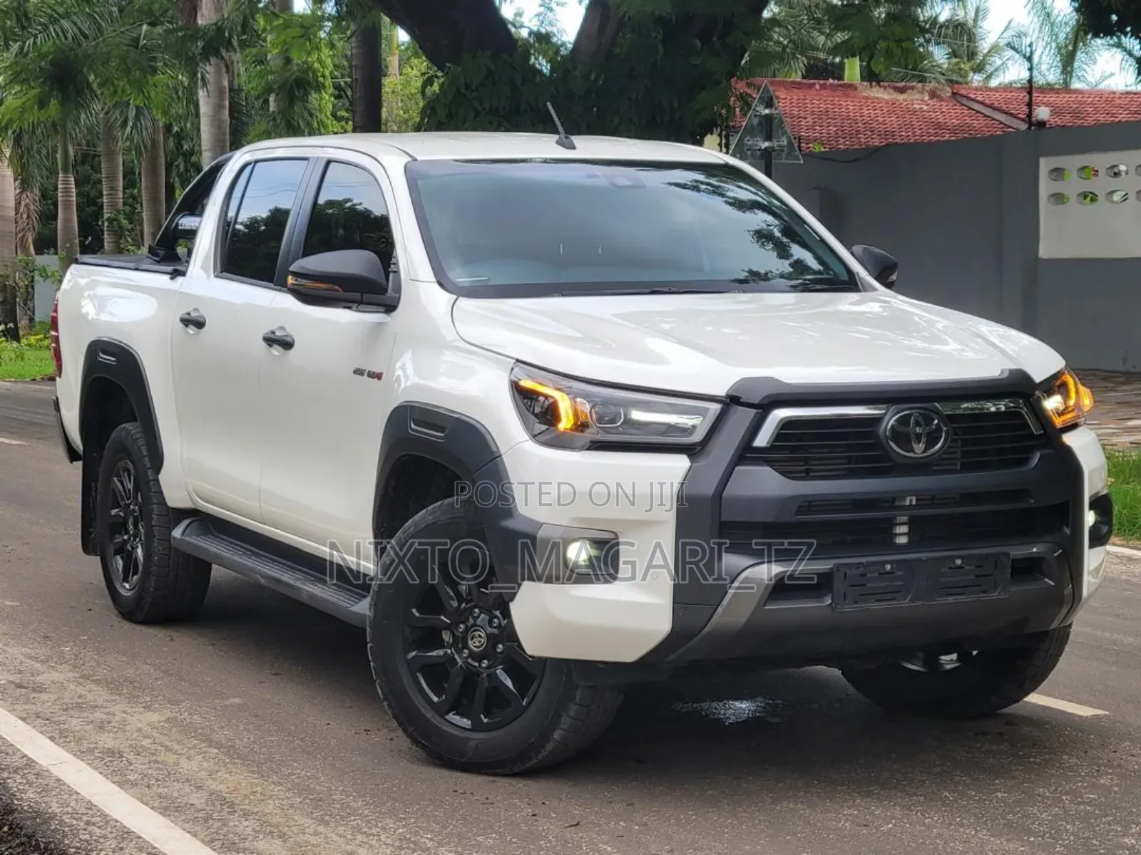 New Toyota Hilux 2025 White