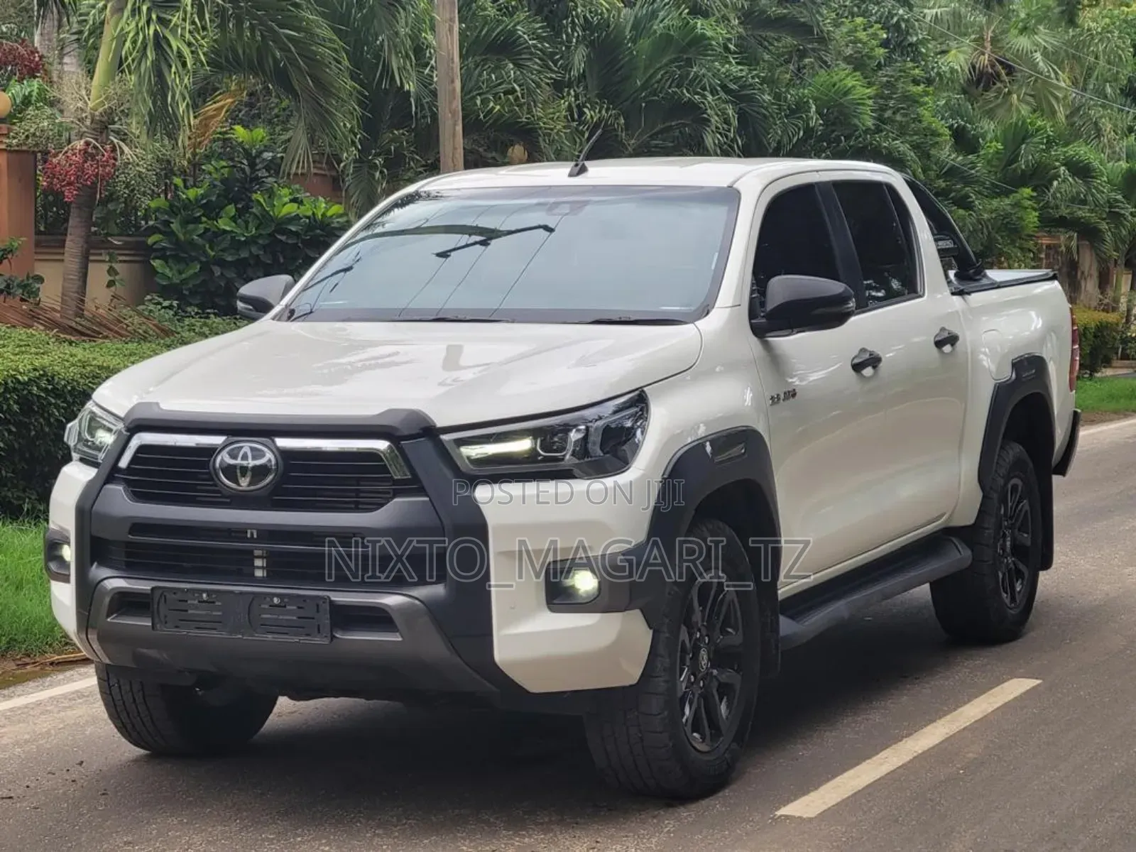 New Toyota Hilux 2025 White