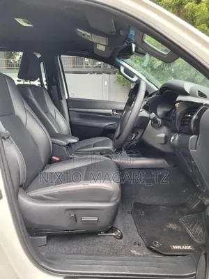 New Toyota Hilux 2025 White