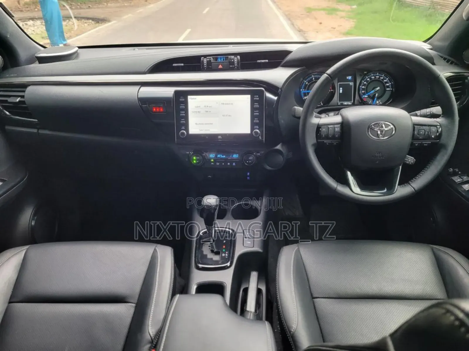 New Toyota Hilux 2025 White