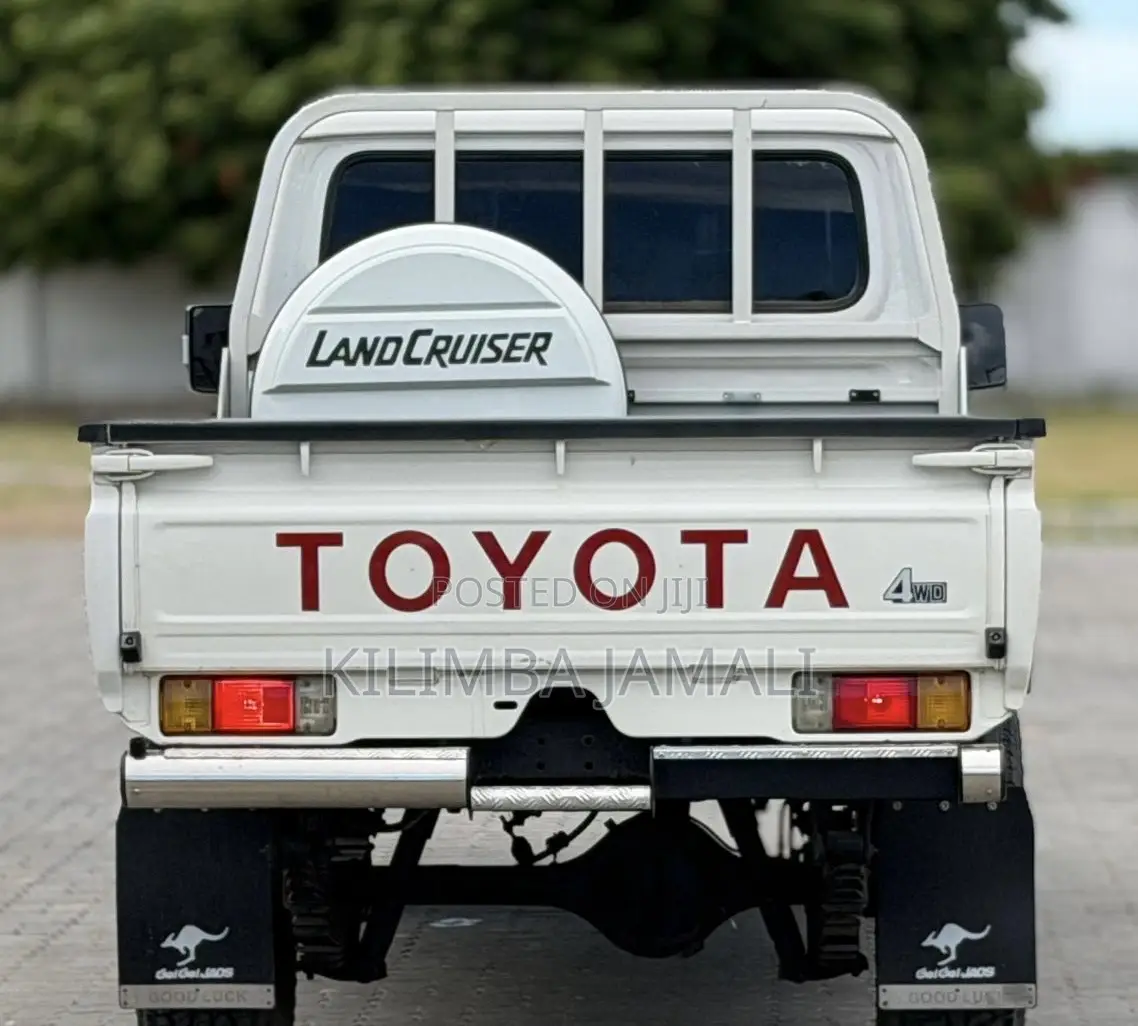 Toyota Land Cruiser 2012 White