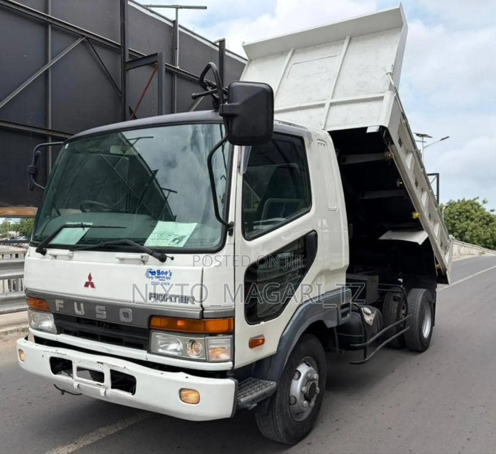 Mitsubishi Fuso 2000 White