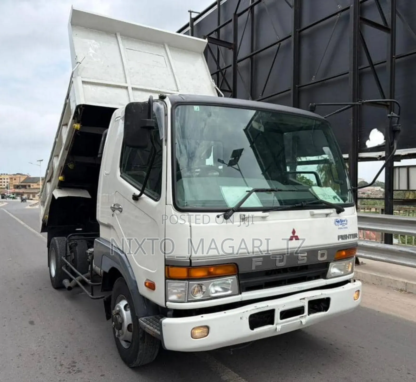 Mitsubishi Fuso 2000 White