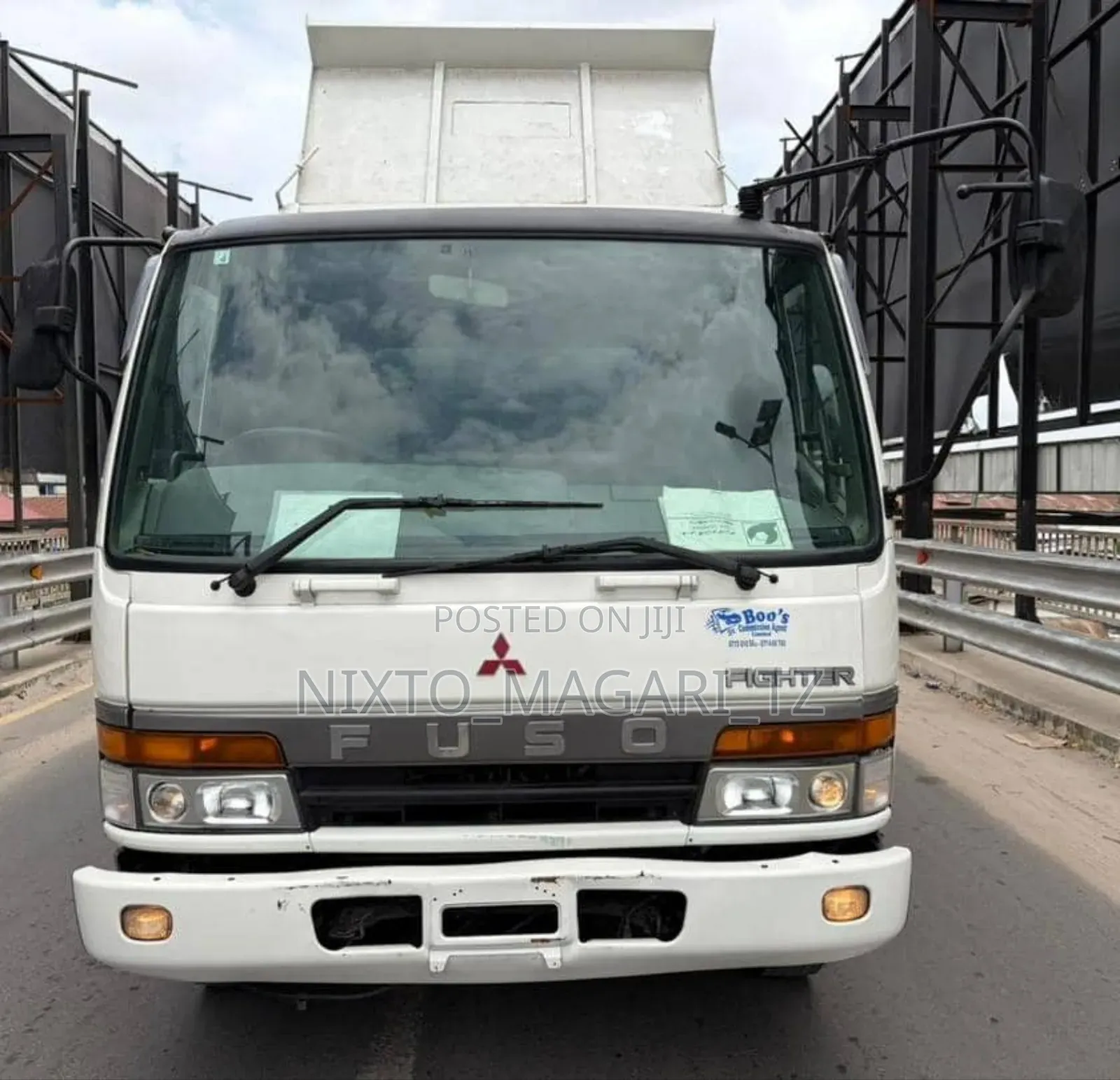 Mitsubishi Fuso 2000 White
