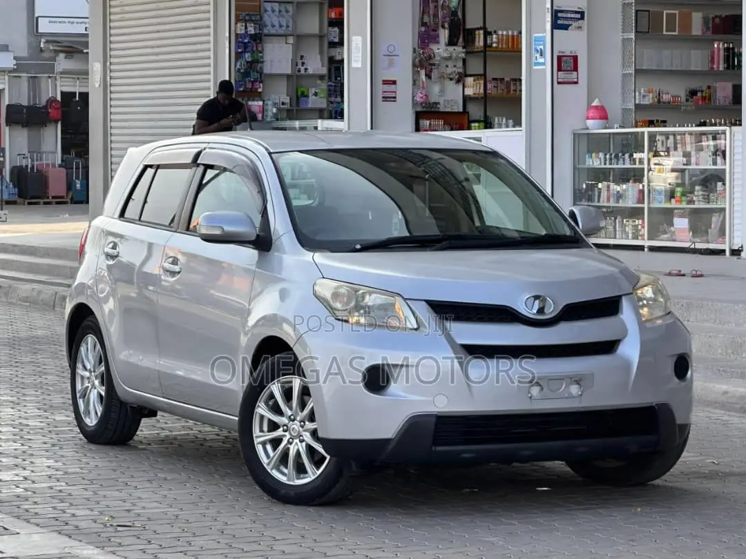 Toyota IST 2009 Silver