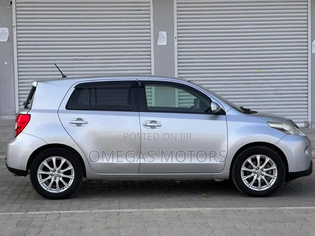 Toyota IST 2009 Silver