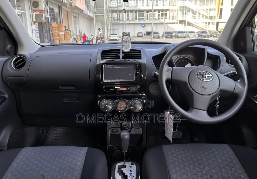 Toyota IST 2009 Silver