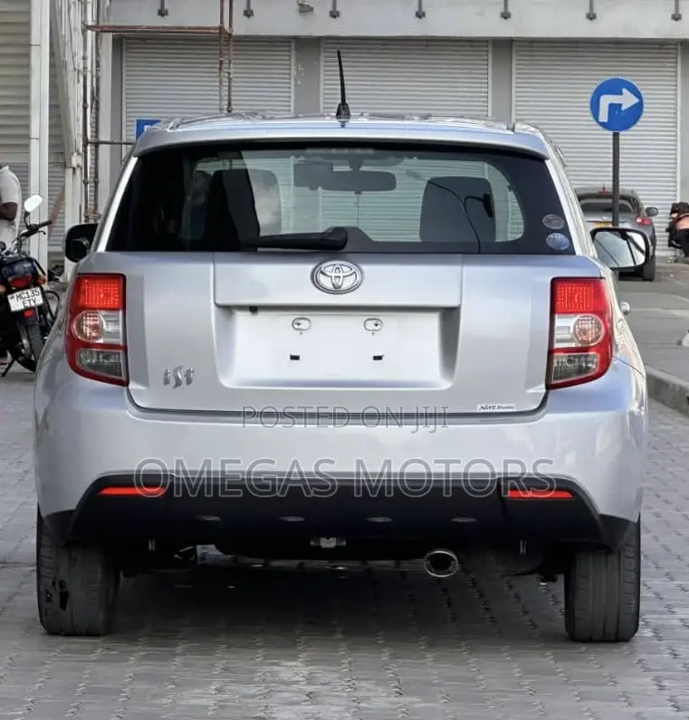 Toyota IST 2009 Silver