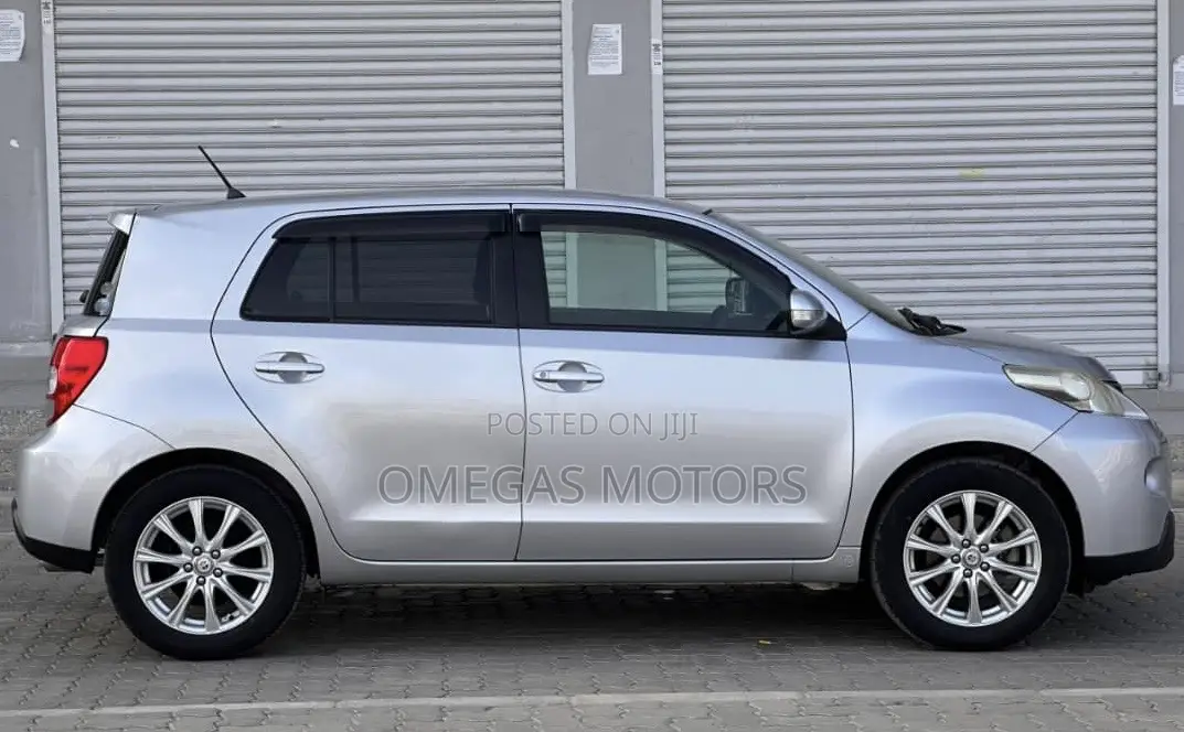 Toyota IST 2009 Silver