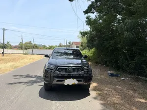 Toyota Hilux 2025 Gray
