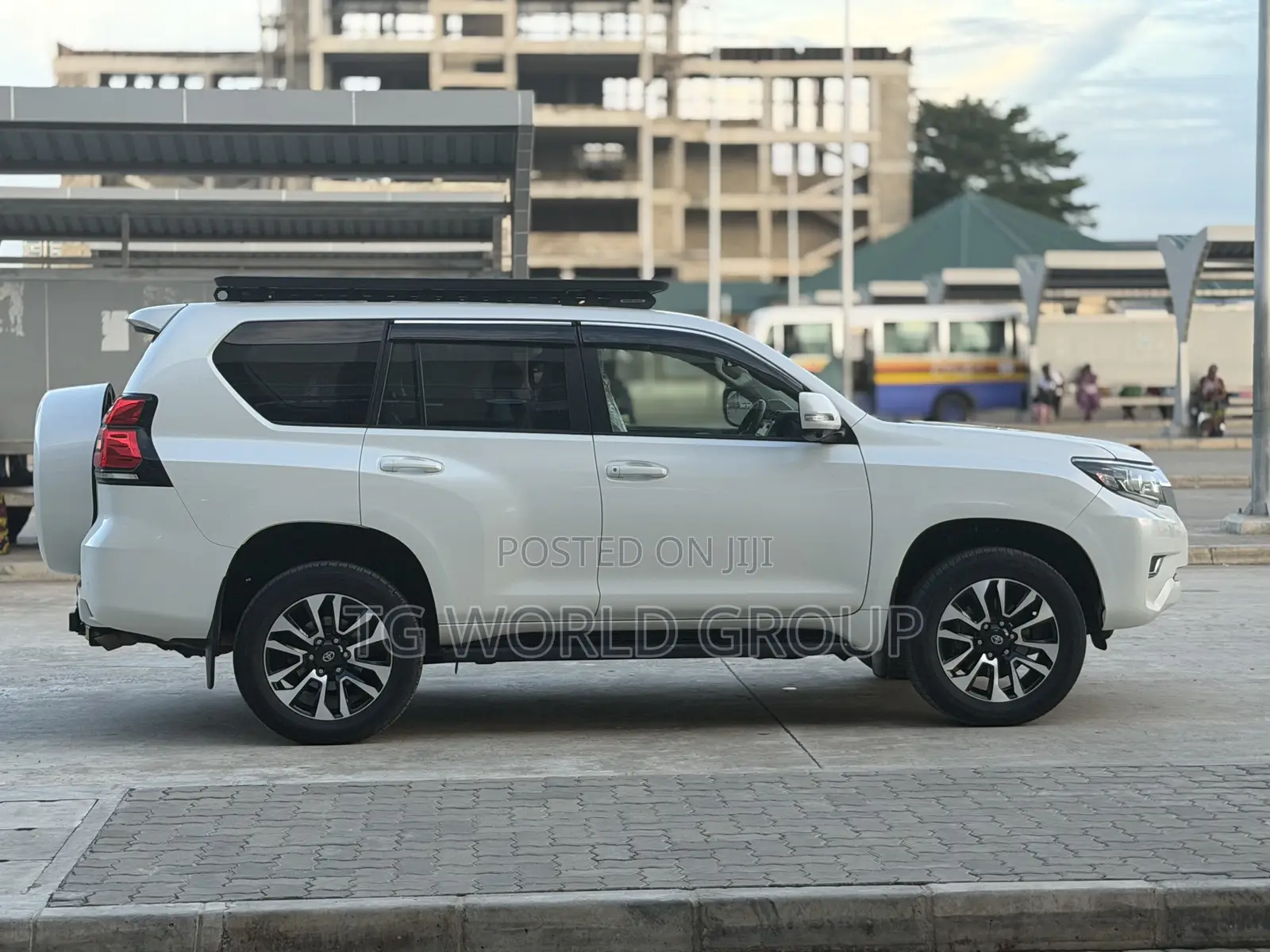 Toyota Land Cruiser Prado 2.8 2023 White