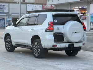 Toyota Land Cruiser Prado 2.8 2023 White