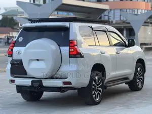 Toyota Land Cruiser Prado 2.8 2023 White