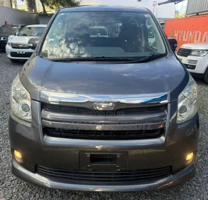 Toyota Noah 2.0 143hp AWD (7 Seater) 2008 Purple