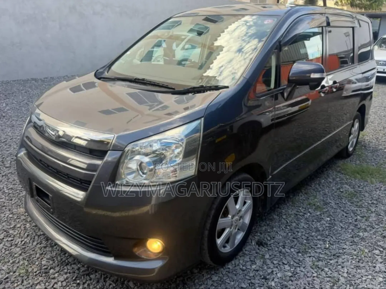Toyota Noah 2.0 143hp AWD (7 Seater) 2008 Purple