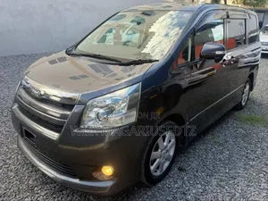 Toyota Noah 2.0 143hp AWD (7 Seater) 2008 Purple