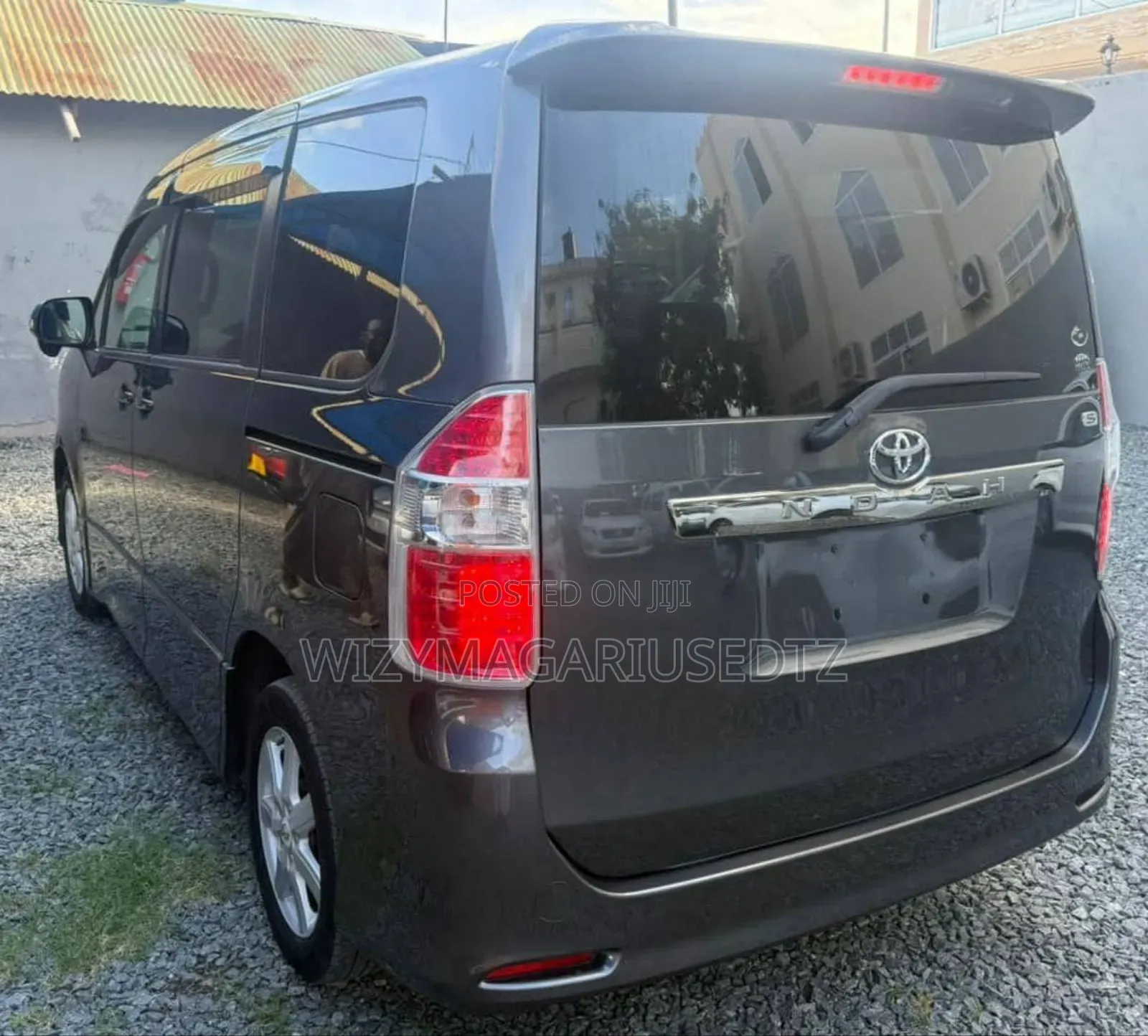 Toyota Noah 2.0 143hp AWD (7 Seater) 2008 Purple