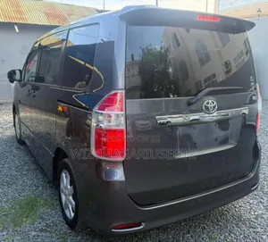Toyota Noah 2.0 143hp AWD (7 Seater) 2008 Purple