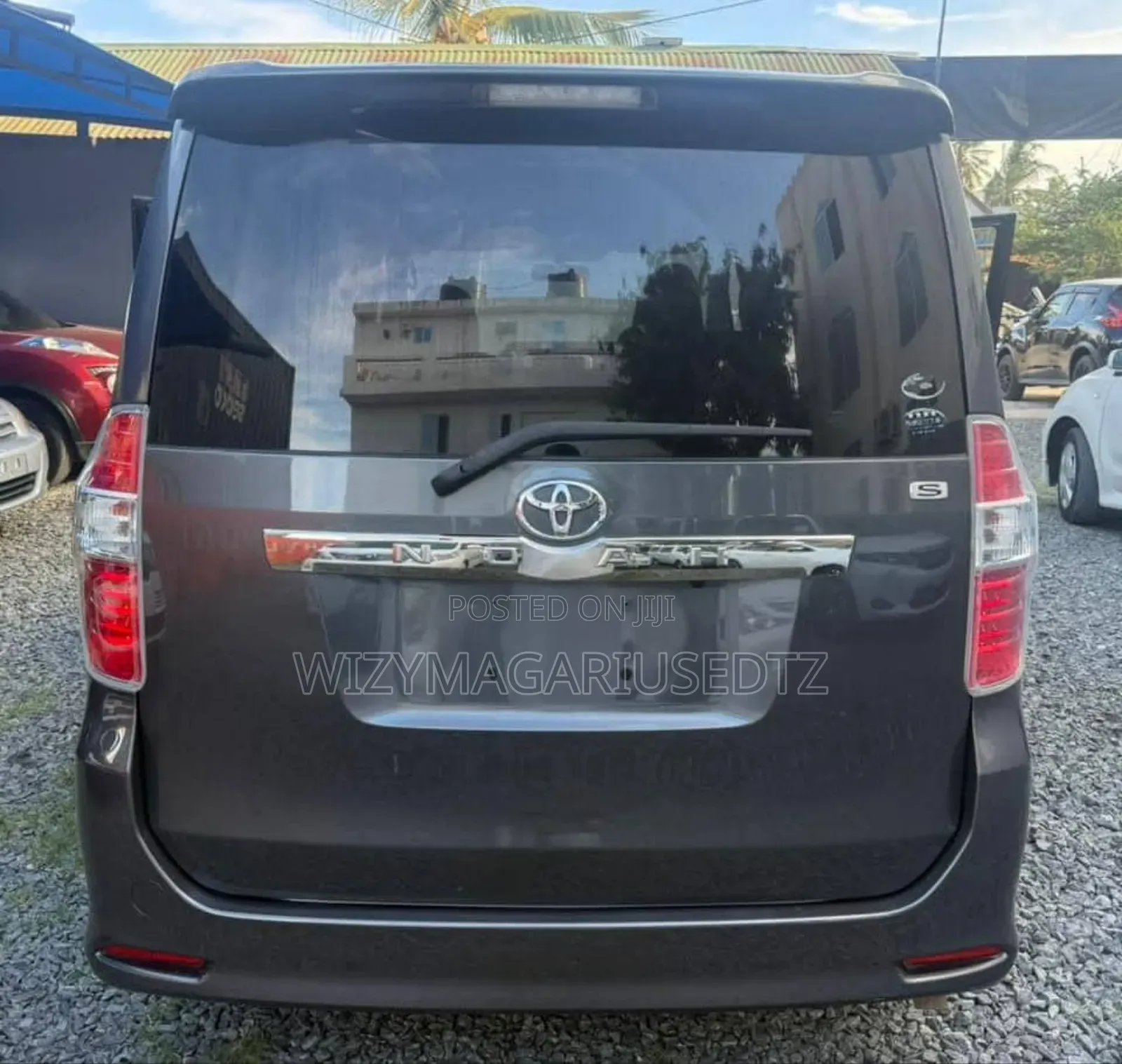 Toyota Noah 2.0 143hp AWD (7 Seater) 2008 Purple