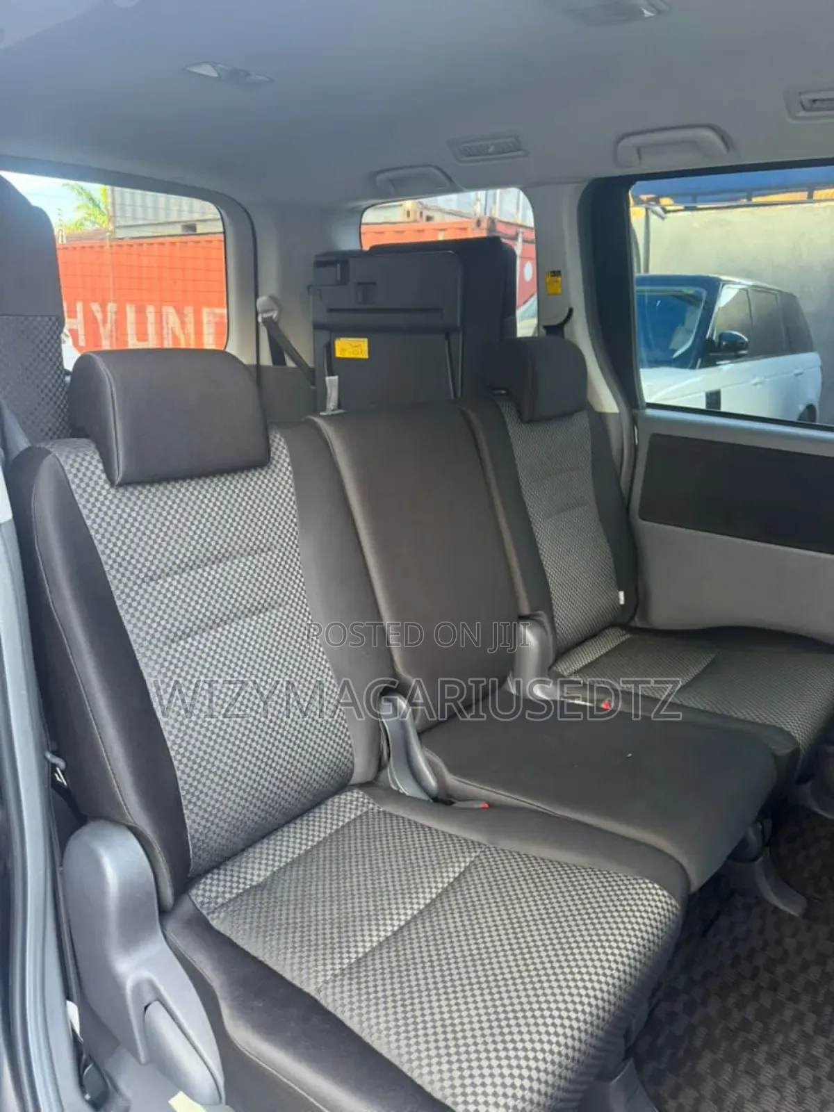 Toyota Noah 2.0 143hp AWD (7 Seater) 2008 Purple