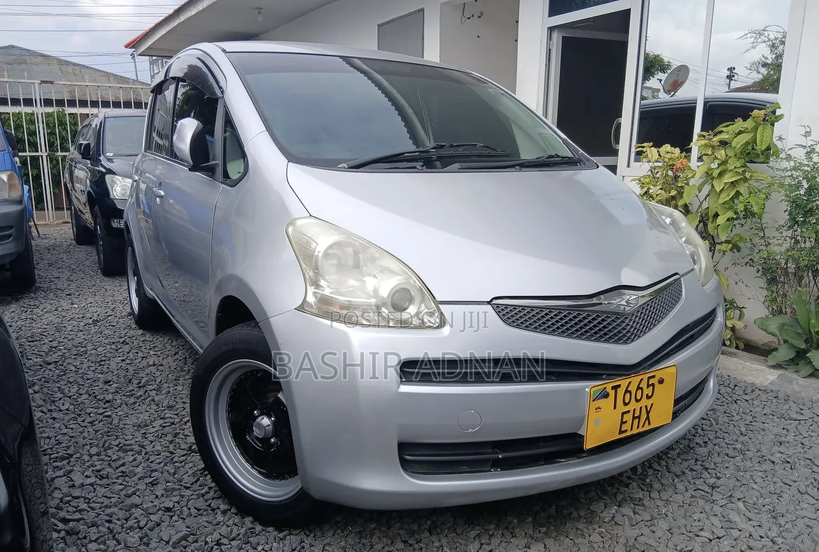 Toyota Ractis 1.3 FWD 2009 Silver
