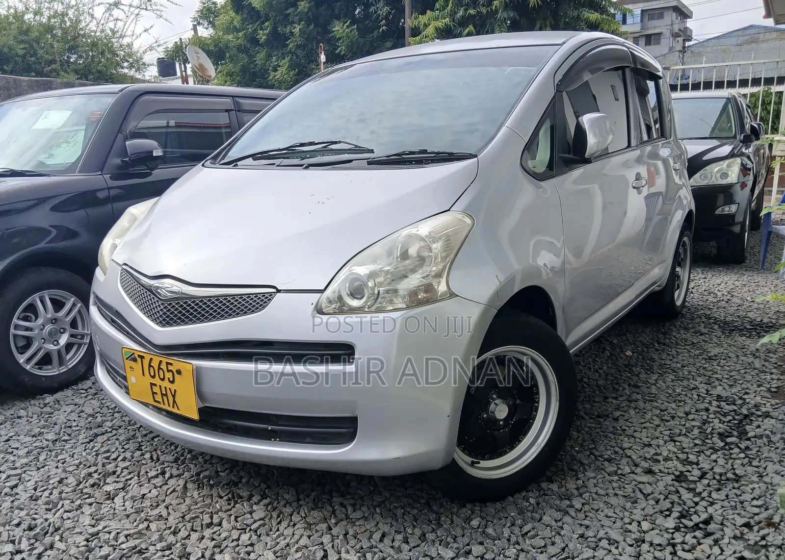 Toyota Ractis 1.3 FWD 2009 Silver