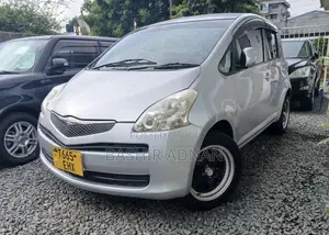 Toyota Ractis 1.3 FWD 2009 Silver