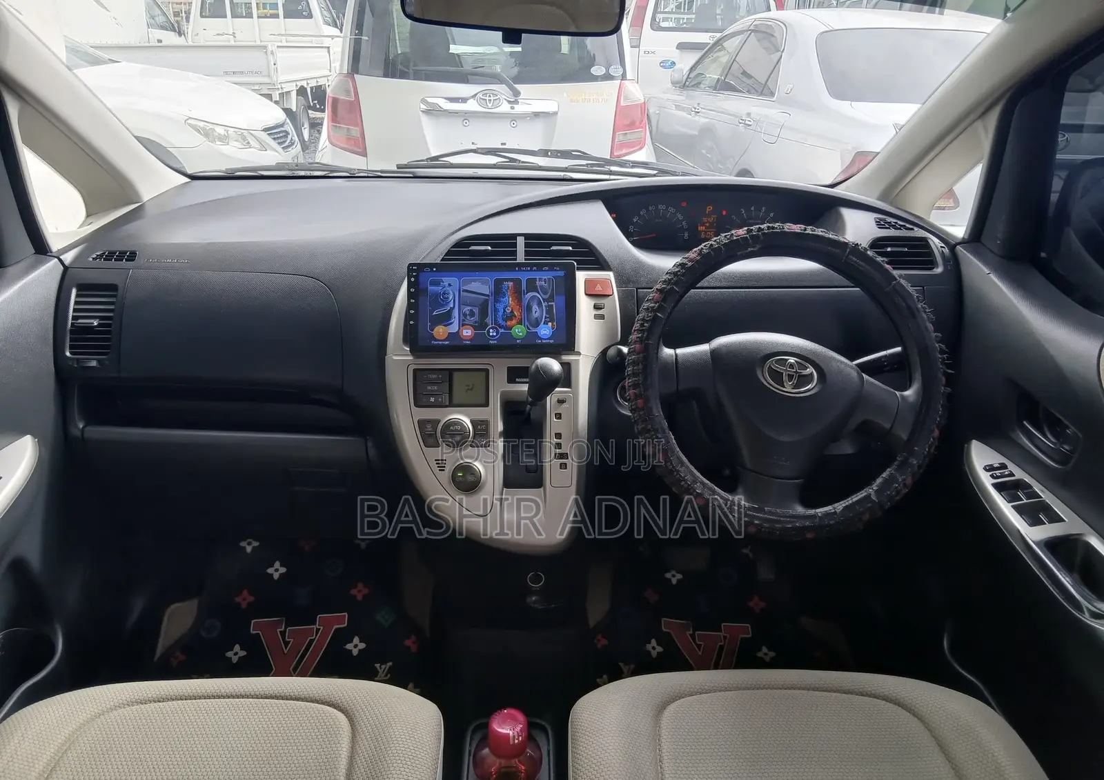 Toyota Ractis 1.3 FWD 2009 Silver