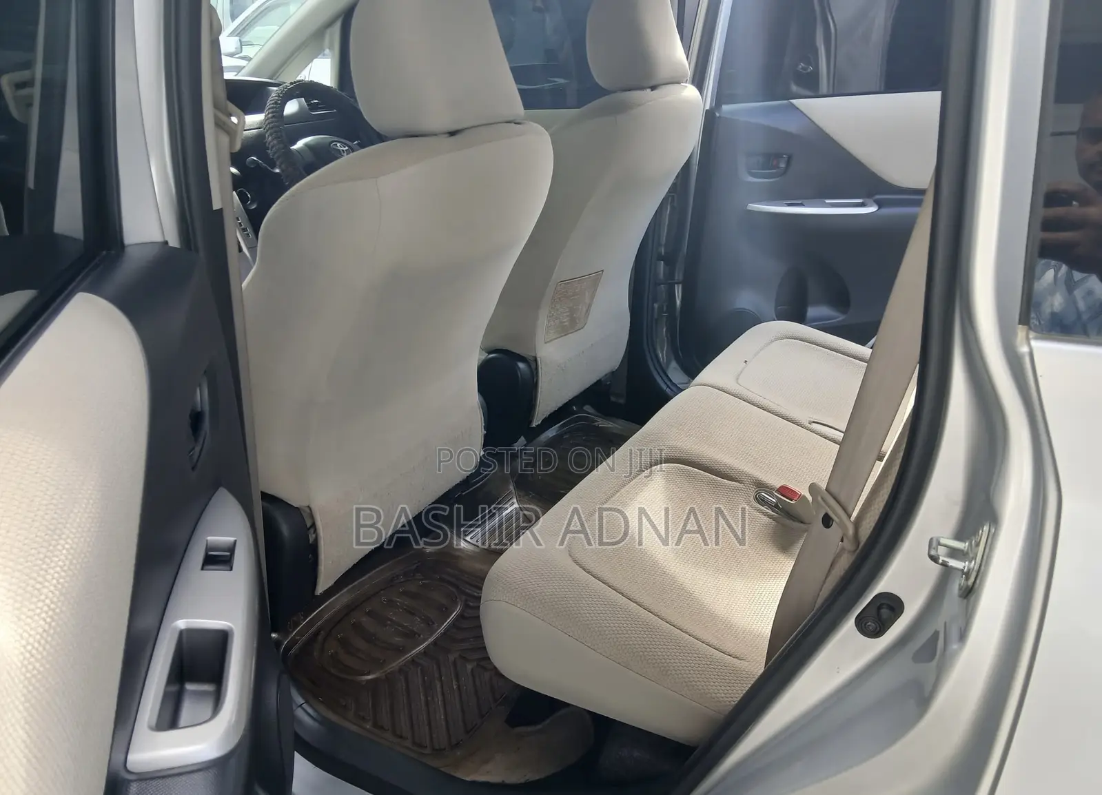 Toyota Ractis 1.3 FWD 2009 Silver