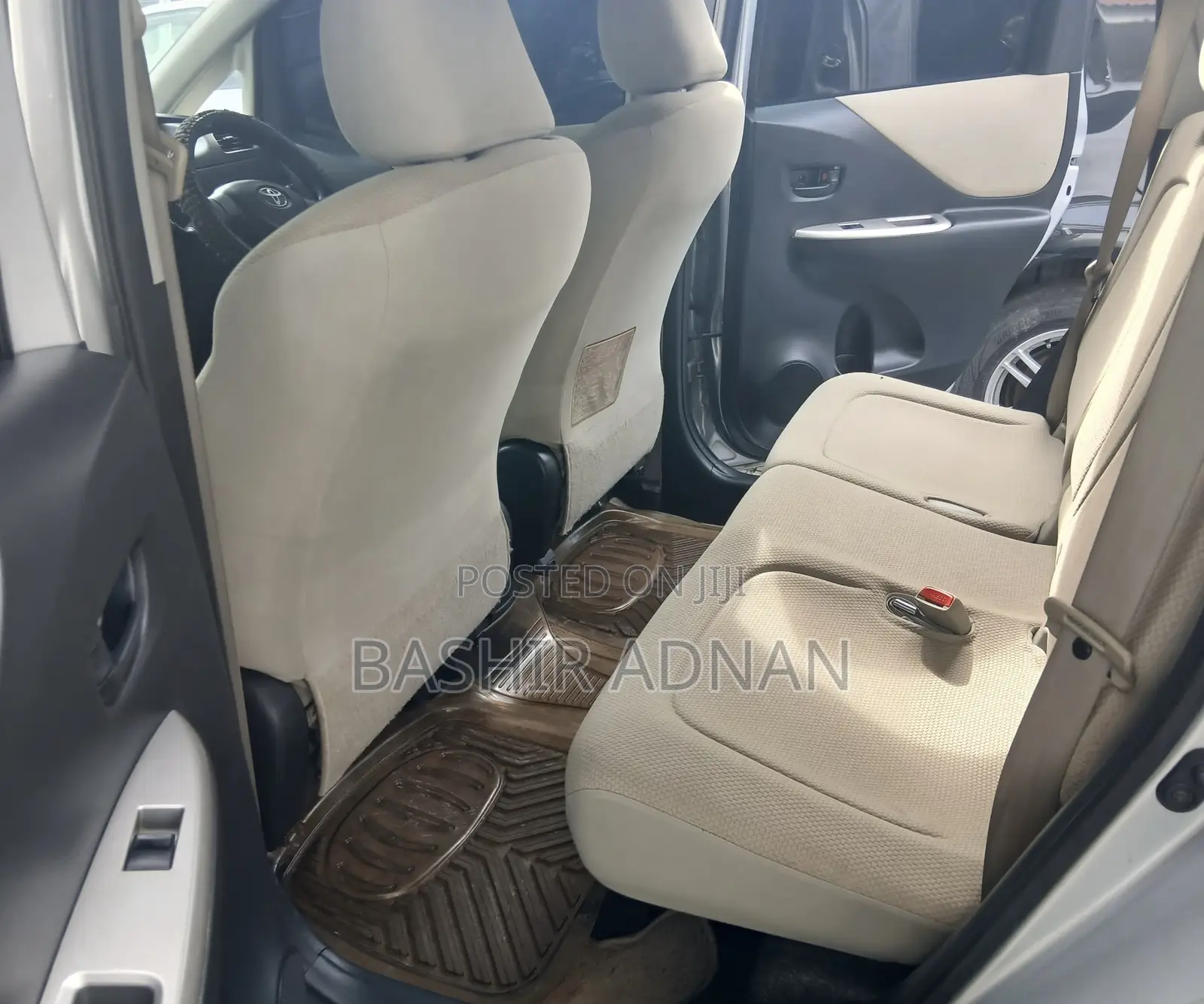 Toyota Ractis 1.3 FWD 2009 Silver