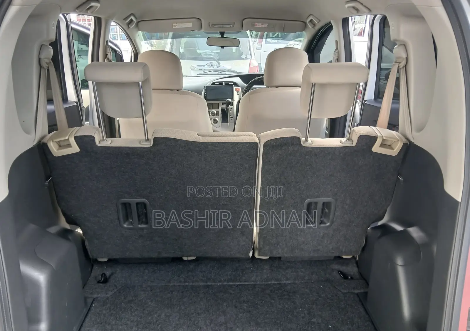 Toyota Ractis 1.3 FWD 2009 Silver