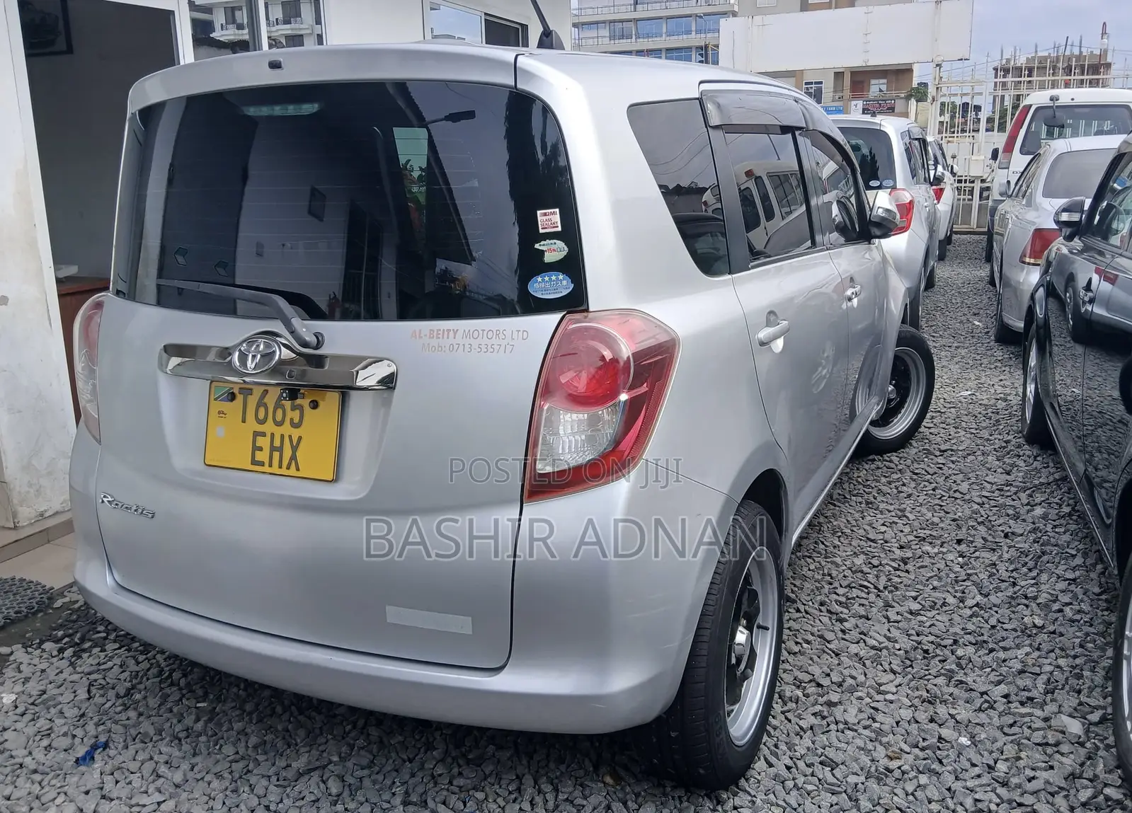 Toyota Ractis 1.3 FWD 2009 Silver