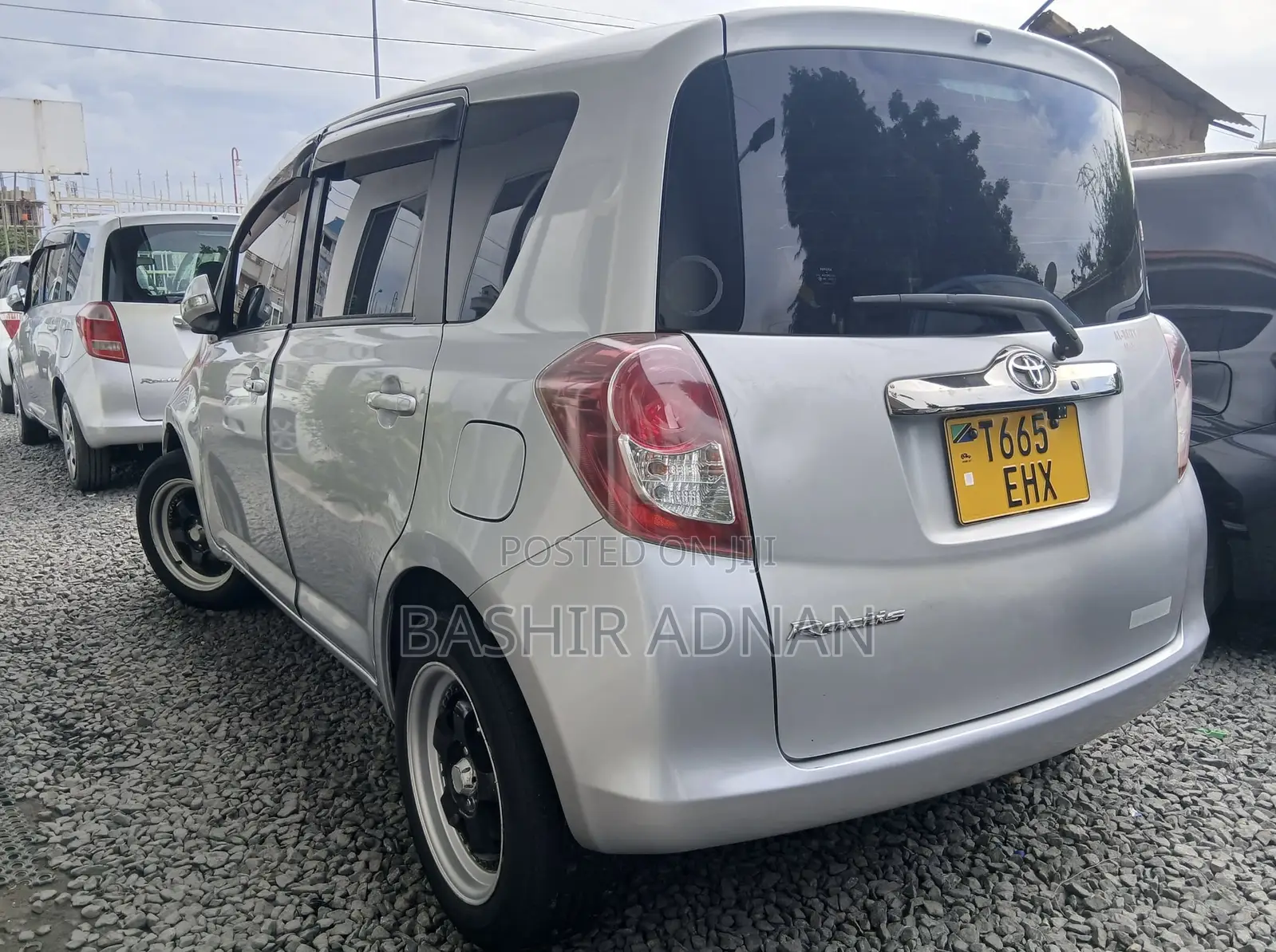 Toyota Ractis 1.3 FWD 2009 Silver