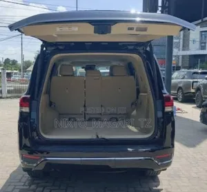 Toyota Land Cruiser LC300 2023 Black