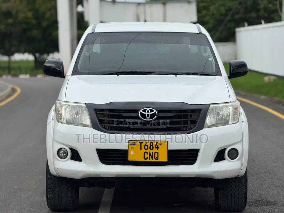 Toyota Hilux 2012 White