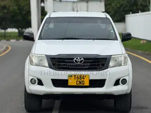 Toyota Hilux 2012 White