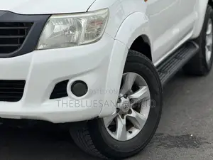 Toyota Hilux 2012 White