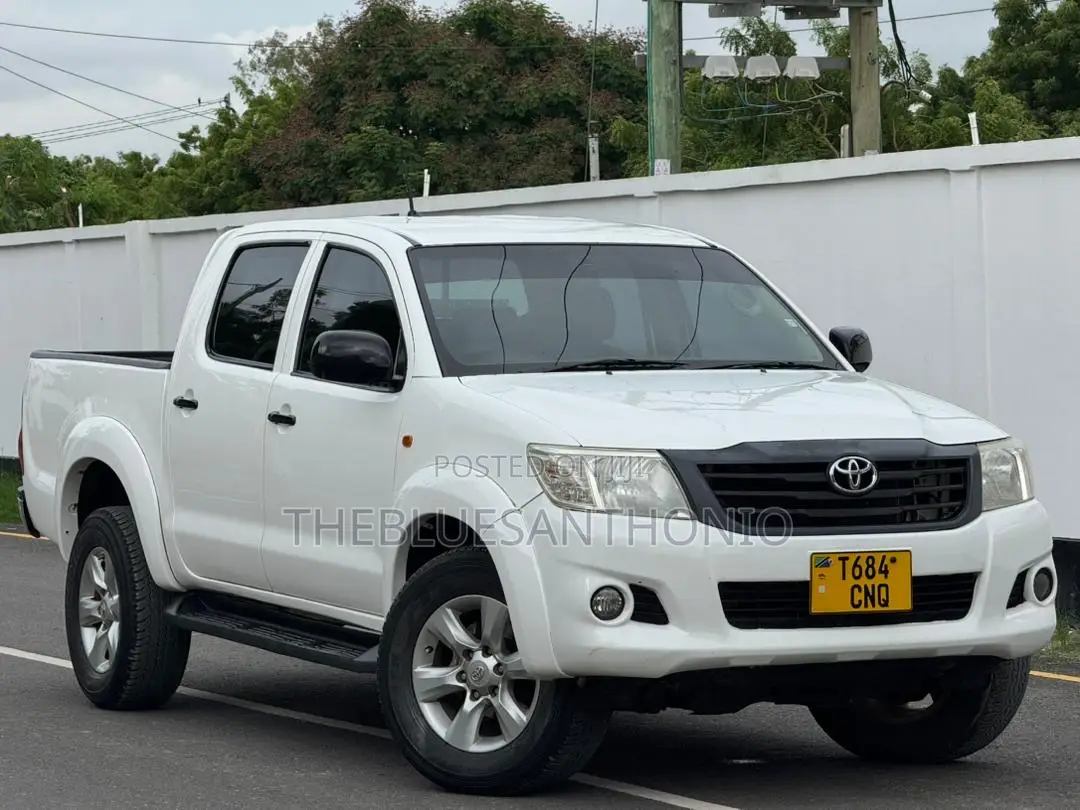 Toyota Hilux 2012 White