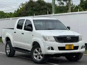 Toyota Hilux 2012 White