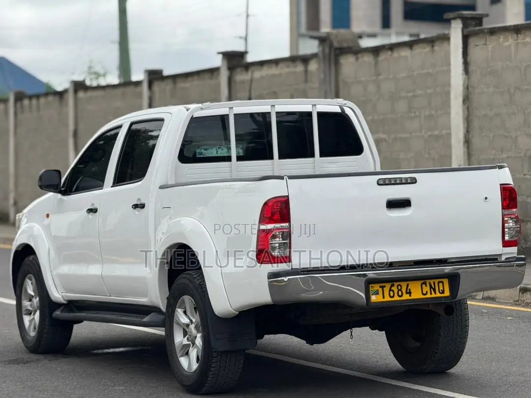 Toyota Hilux 2012 White