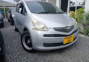 Toyota Ractis 1.3 FWD 2007 Silver