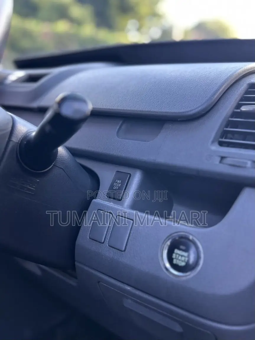 Toyota Noah 2009 Silver