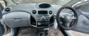 Toyota Vitz 2002 Silver