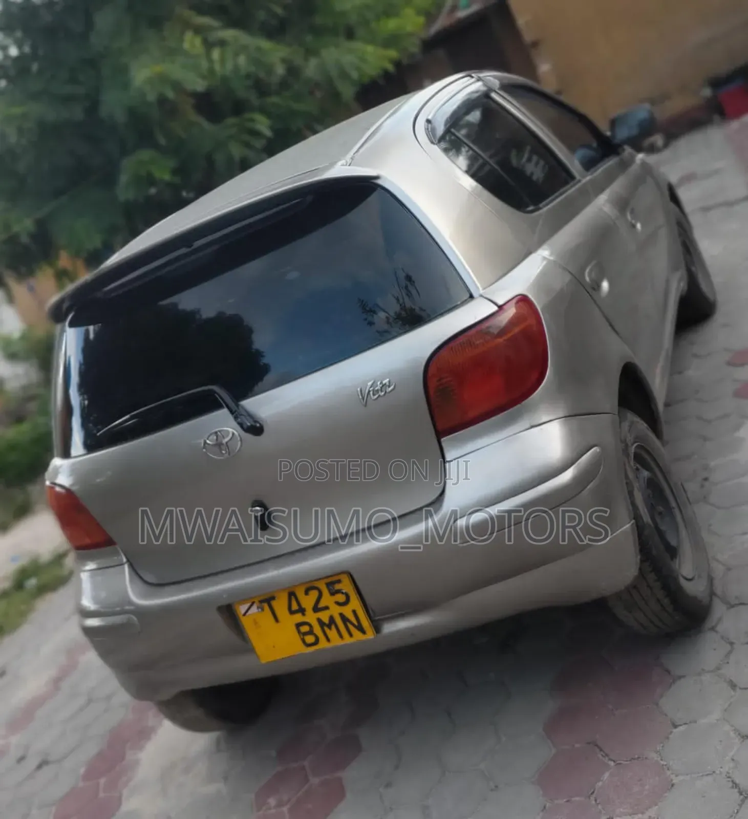 Toyota Vitz 2002 Silver
