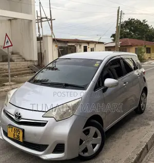 Toyota Ractis 2011 Silver