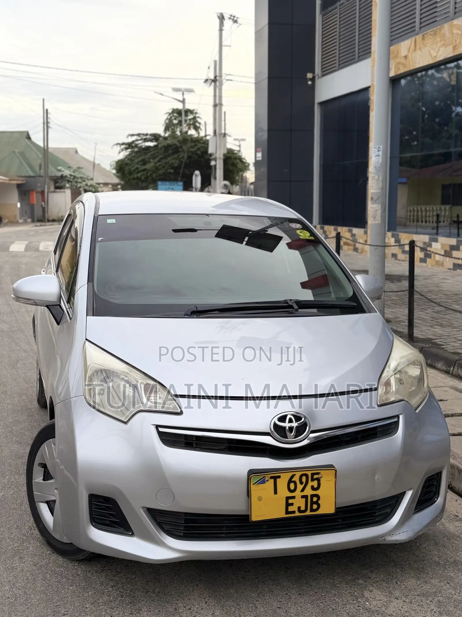 Toyota Ractis 2011 Silver