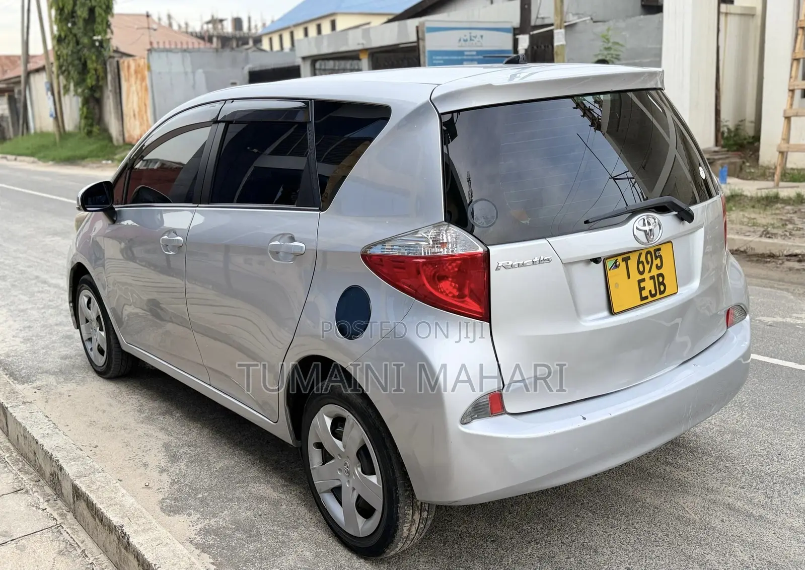 Toyota Ractis 2011 Silver