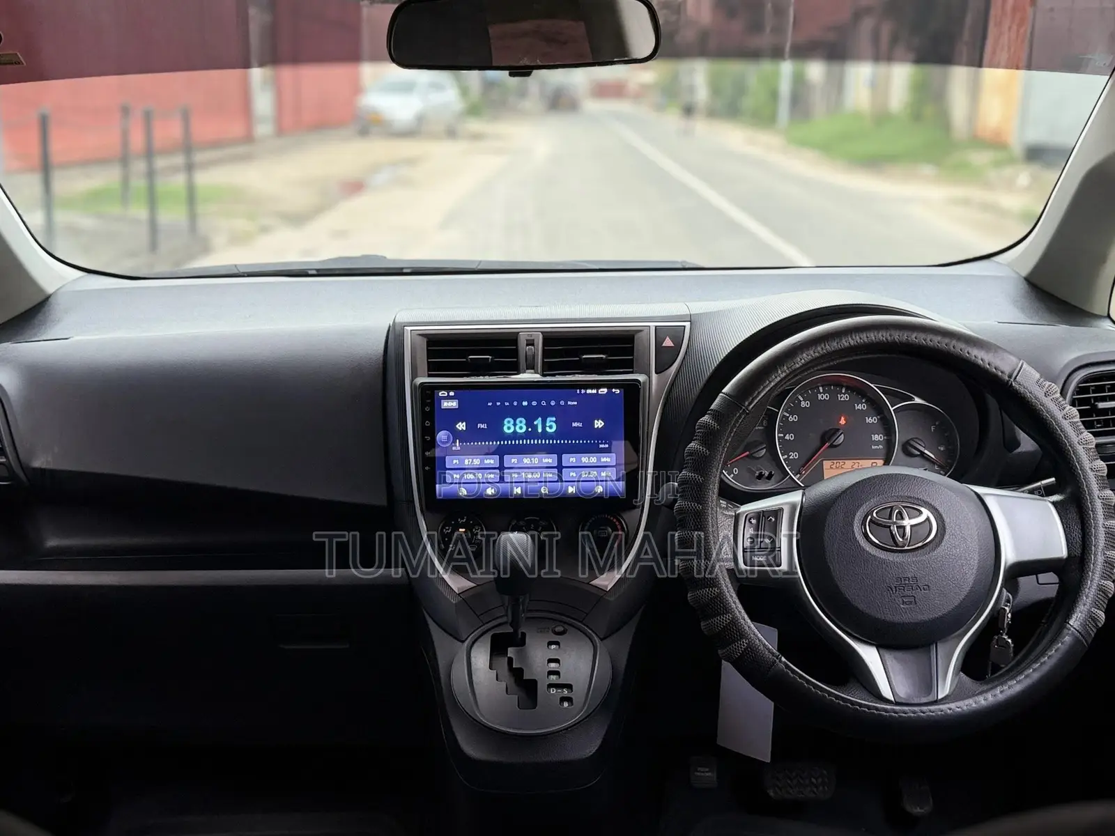 Toyota Ractis 2011 Silver